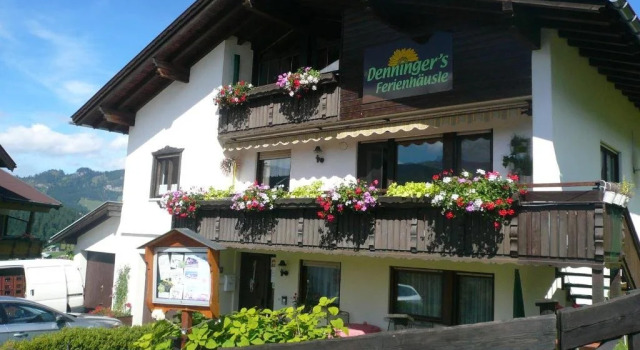 Denninger's Ferienhäusle, Book Hotel Mittelberg Kleinwalsertal