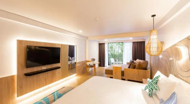 Номер Standard с балконом LIV Hotel Phuket Patong Beachfront