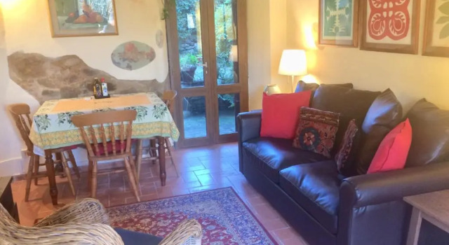 Апартаменты Adorable Tuscan cottage with beautiful garden just outside Lucca, sleeps 4