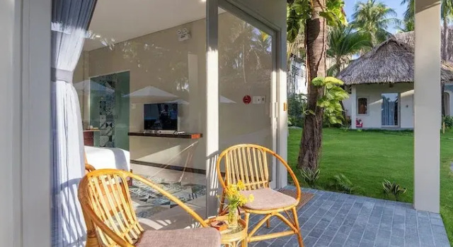 Бунгало с видом на бассейн Coco Cottage Beachfront Resort
