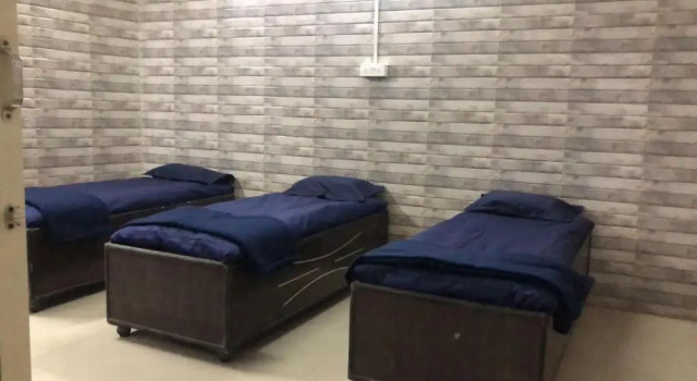 Кровать в общем номере (мужской номер) Charyana Heights Ac Dormitory