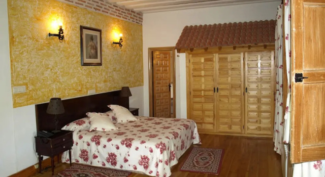 Люкс с балконом и с красивым видом из окна Gran Posada La Mesnada
