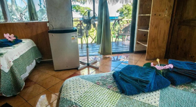 Трёхместный номер Standard с балконом Keuhenua Hostal