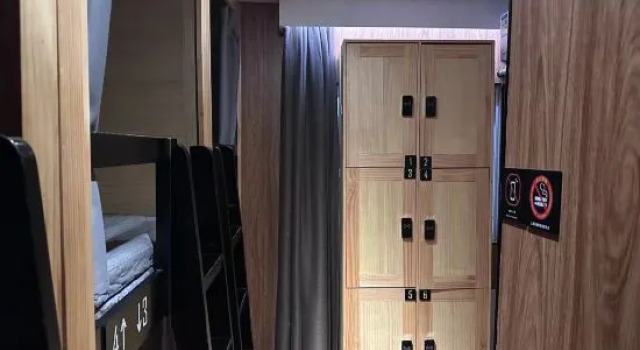 Кровать в общем номере One Forest Youth Hostel (Shanghai Overseas)