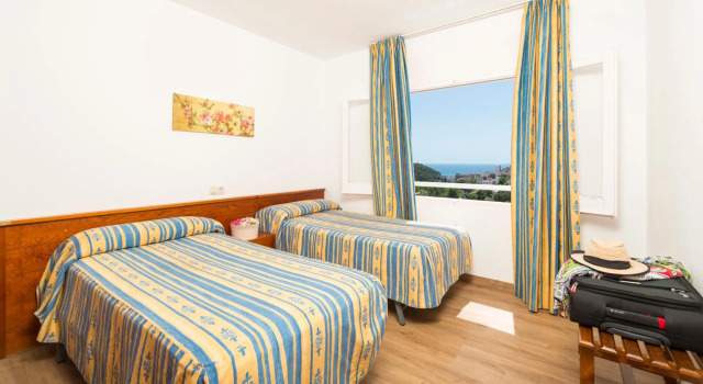 Apartaments Els Llorers, Prenota Appartamento Hotel a Costa Brava con piscina, Piscina