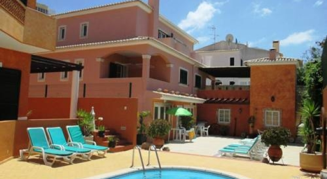 "Casas Novas Guesthouse", Забронировать Отель Отели Лагуш с бассейном, рядом с Городской рынок Лагоса, Бассейн
