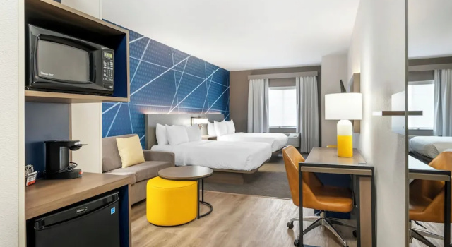 Люкс Deluxe Comfort Suites Elgin Northwest