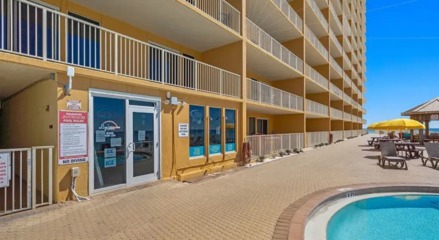 Treasure Shores3br Beachfront Corner Unit Sleeps 8 With Stunning Gulf Views!, Book Lejlighed Hoteller i Lower Grand Lagoon med parkering, Parkering