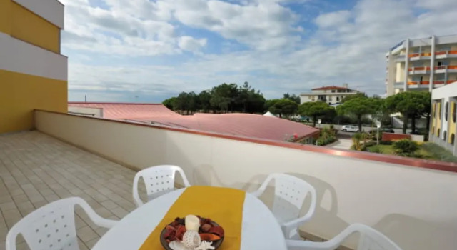 Peaceful Apartment With a Huge Terrace - Beahost, Prenota Appartamento Hotel a Veneto con parcheggio, Parcheggio