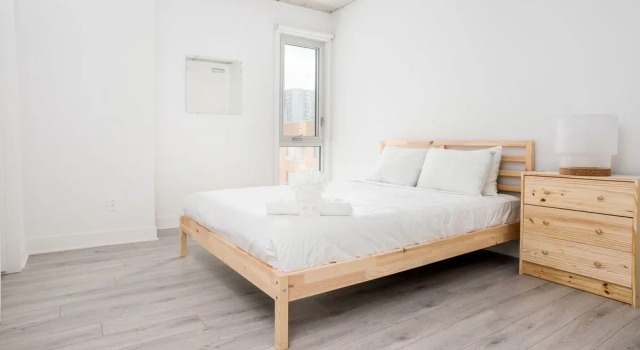 Bright 2BR in Festival Quarter by Sonder, Забронировать Отель Отели Монреаля 3 звезды, рядом с Place Dupuis, 3*