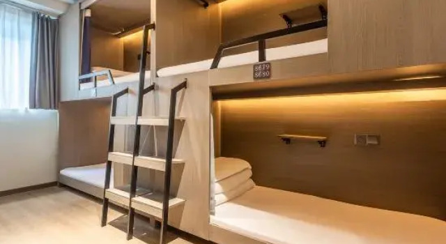 Кровать в общем номере (мужской номер) Likeyou Youth Travel Hotel (Spray Pool)
