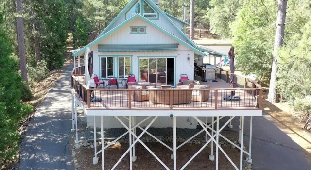 Коттедж Yosemite Gateway Cabin Valley Views, Sleeps 10
