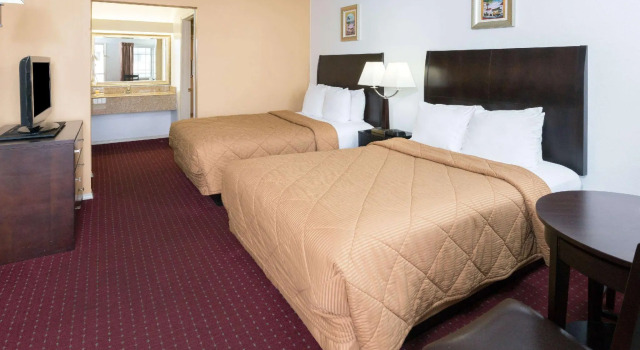 Четырёхместный номер Standard Days Inn by Wyndham Newport OR