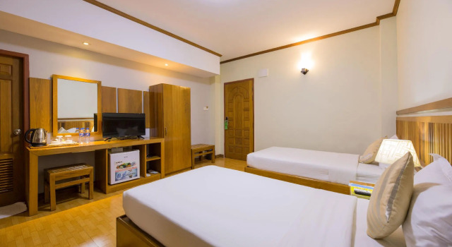 Ten Mile Hotel