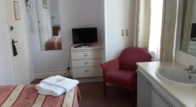 Одноместный номер Standard Russell Hotel