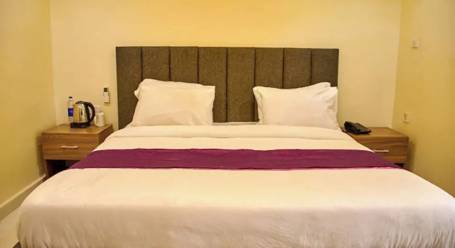 Debayview Hotel, Rezerwuj Hotel Asaba Nigeria