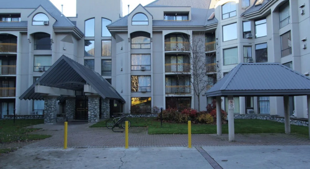 Marquise Condos by Whistler Retreats, Забронировать Апартаменты/квартира Отели Уистлер с парковкой, рядом с Whistler Mountain, Парковка