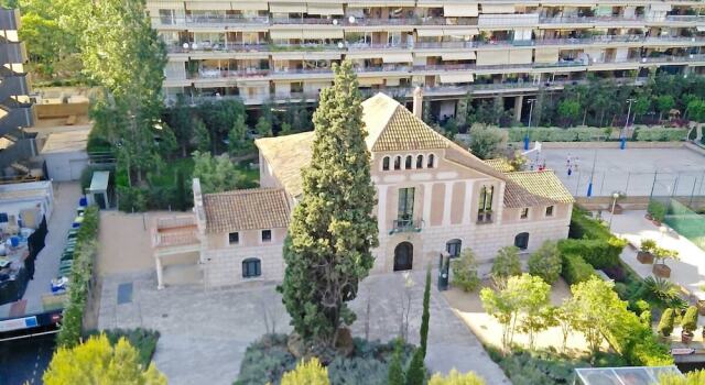 BizFlats Batik Penthouse Pedralbes, Забронировать Отель Отели Барселоны 3 звезды, рядом с Футбольный тренировочный центр La Masia, 3*