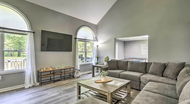 Scotron Home W/game Room - 5 Miles to Skiing!, Buchen Sie Hotel Mount Pocono Camelback