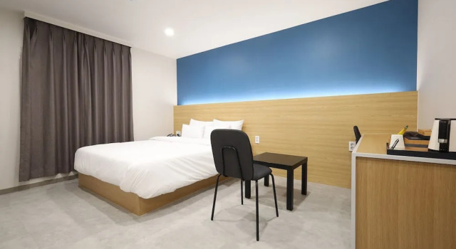 Calm Rest Hotel Gimhae, Забронировать Отель Кимхэ Кёнсан-Намдо, рядом с Daeseongdong Ancient Tombs