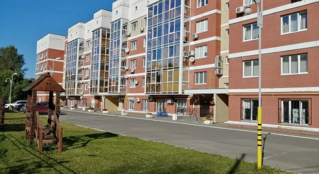 Apartments on the 50th anniversary of October square 6A, Prenota Appartamento Iževsk Udmurtia