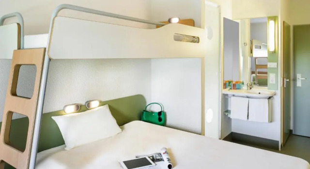 Четырёхместный номер Standard Ibis Budget Dole-Choisey