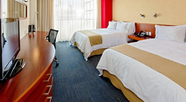 Четырёхместный номер Standard Holiday Inn Express Guadalajara Expo by IHG