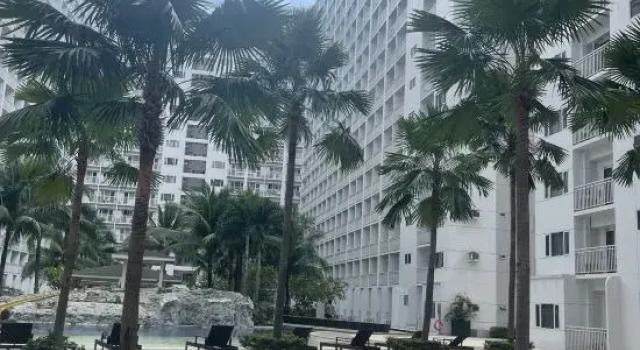 1BR Condo Unit with Balcony 15th Flr | Pool View near MOA, Забронировать Отель Пасай Столичный регион, рядом с Embassy of Japan