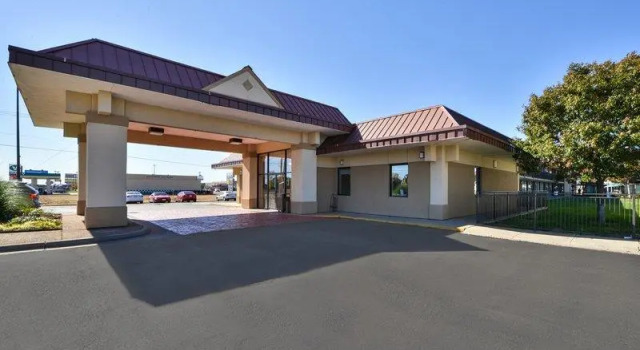 Кровать в общем номере Best Western Northgate Inn