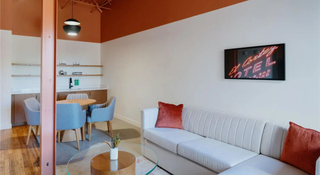 Двухместный номер Standard с балконом и с видом на бассейн The Myriad Hotel Louisville, Tapestry Collection by Hilton