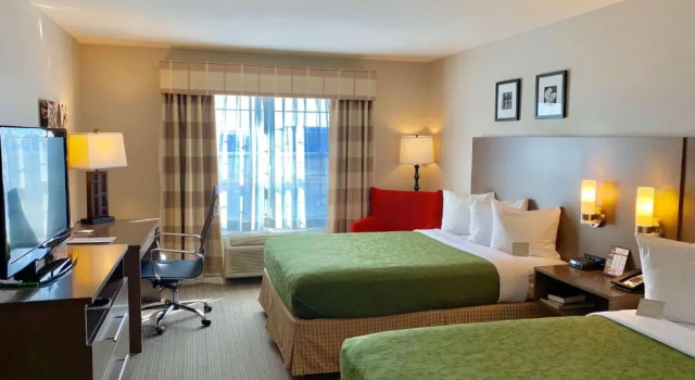 Четырёхместный номер Standard Country Inn & Suites by Radisson Kenosha - Pleasant Prairie