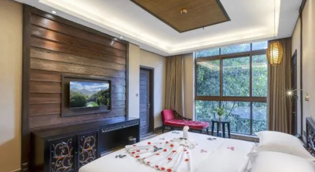 Люкс Deluxe c 1 комнатой Tianci Huatang Forest Hot Spring Resort Hotel (Chongqing Lushan Branch)
