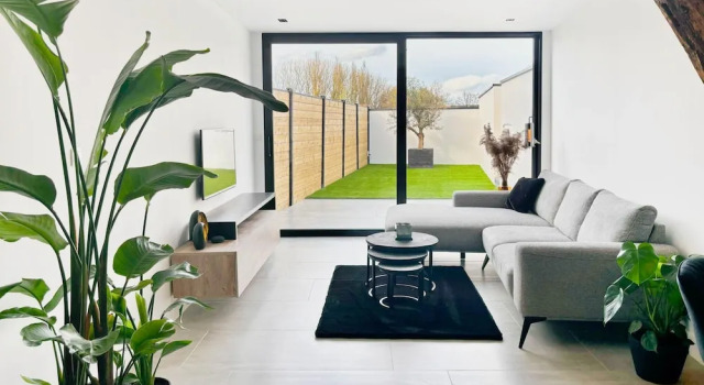 Коттедж Charming Authentic Home With Garden