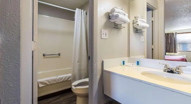 Номер Standard Rodeway Inn Near Hall of Fame