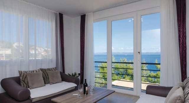 Awesome Home in Prigradica With Wifi and 3 Bedrooms, Prenota Hotel Hotel a Croatian Islands con piscina, Piscina