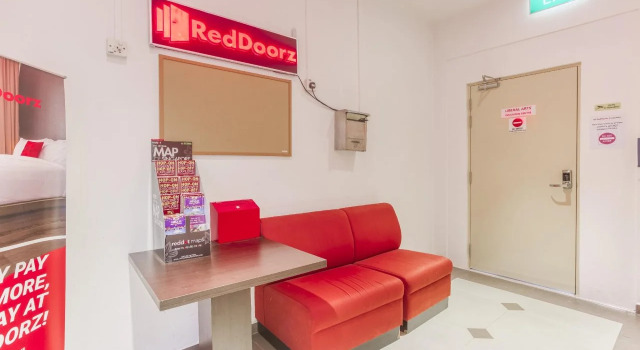 RedDoorz Suites @ Kembangan, Book Hotel Singapore Singapore