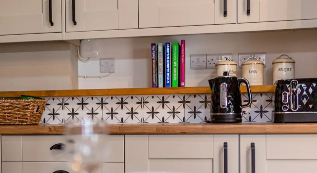Коттедж с 2 комнатами ByEvo Oswestry Barn - Quirky romantic retreat or Cosy contractor base