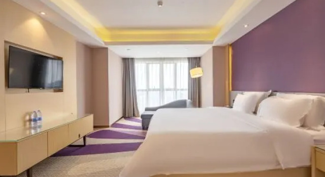 Люкс Deluxe Lavande Hotel (Dongguan Shatian Center)