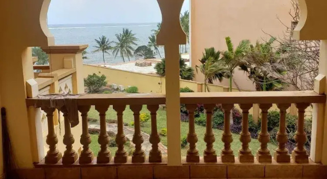 Люкс Executive Cool Breeze Beachfront Apartments
