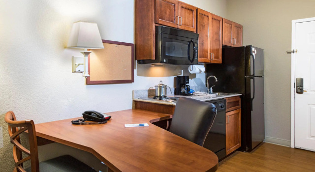 Люкс Standard Candlewood Suites Macon by IHG