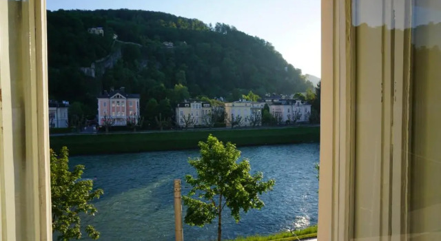 Двухместный номер Standard с видом на реку Sarahs Altstadt Oase Salzburg