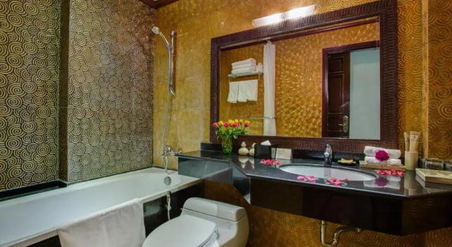 Четырёхместный номер Deluxe Mercury Central Hotel Hanoi