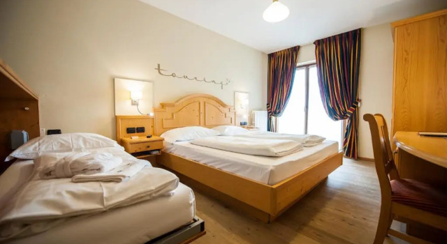 Standard Dreier Zimmer Hotel Touring