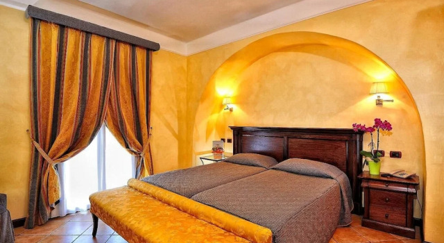 Трёхместный номер Standard с балконом Hotel Arbatasar