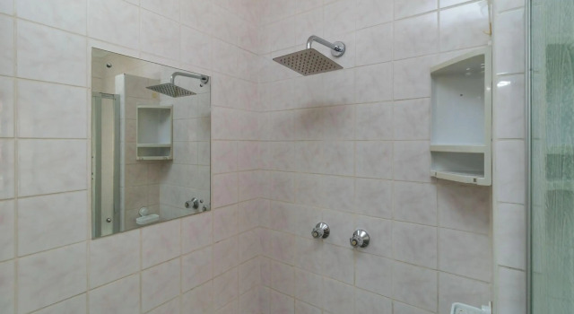 Vista Oceana – 4 Bedroom, Uvongo, Manaba Beach, Забронировать Отель Отели Маргит с бассейном, Бассейн