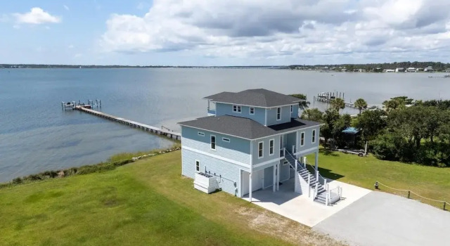 Straits Serenity 3 Bedroom Home by RedAwning