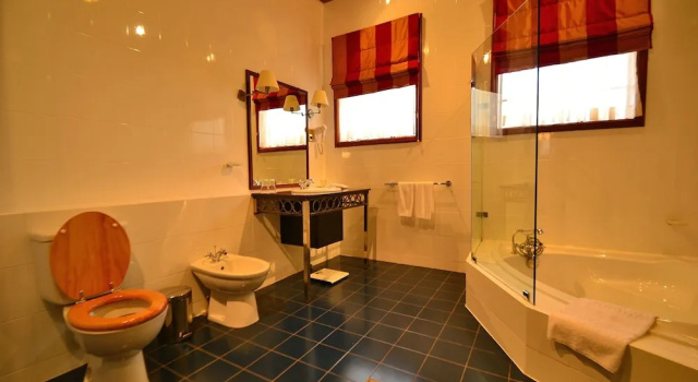 Полулюкс Muthu Sovereign Suites & Spa, Limuru Road, Nairobi