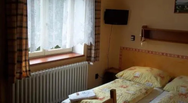 Marianum JL,s.r.o., Rezerwuj Hotel Hotele w Kraj hradecki z parkingiem, Parking
