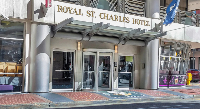 Четырёхместный номер Premium Royal St. Charles Hotel