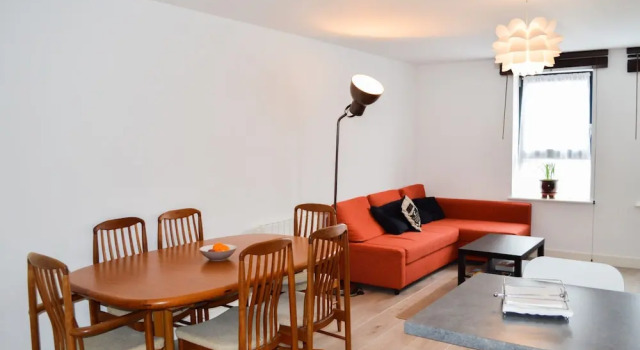 Spacious 2 Bedroom Home, Забронировать Отель Отели Эдинбурга 3 звезды, рядом с Bedlam Paintball, 3*